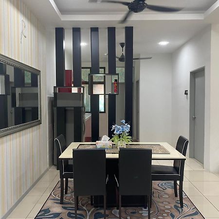 Klia Redza Homestay Kota Warisan Malay Only Sepang Eksteriør bilde