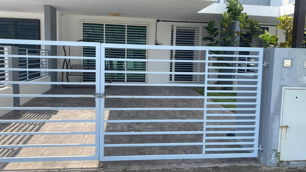 Klia Redza Homestay Kota Warisan Malay Only Sepang Eksteriør bilde